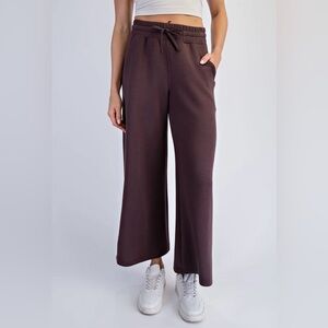 Wide-Leg Pants in Espresso Brown